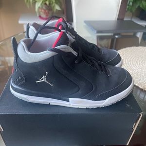 Jordan 11 retro low, size 1Y